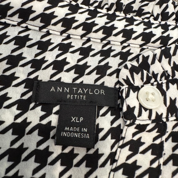 Ann Taylor Black & White Houndstooth Ruffle-Front Button Down in XL Petite - Picture 6 of 7